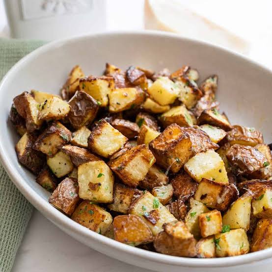 Crispy Garlic Roasted Potatoes
